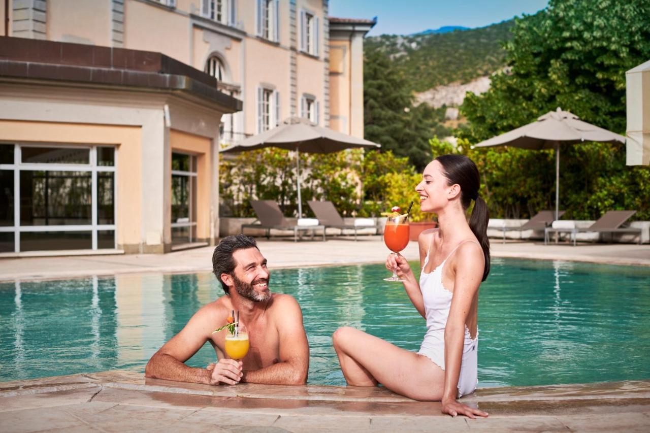 Bagni Di Pisa Palace & Thermal Spa - The Leading Hotels Of The World San Giuliano Terme Bagian luar foto A couple at a pool