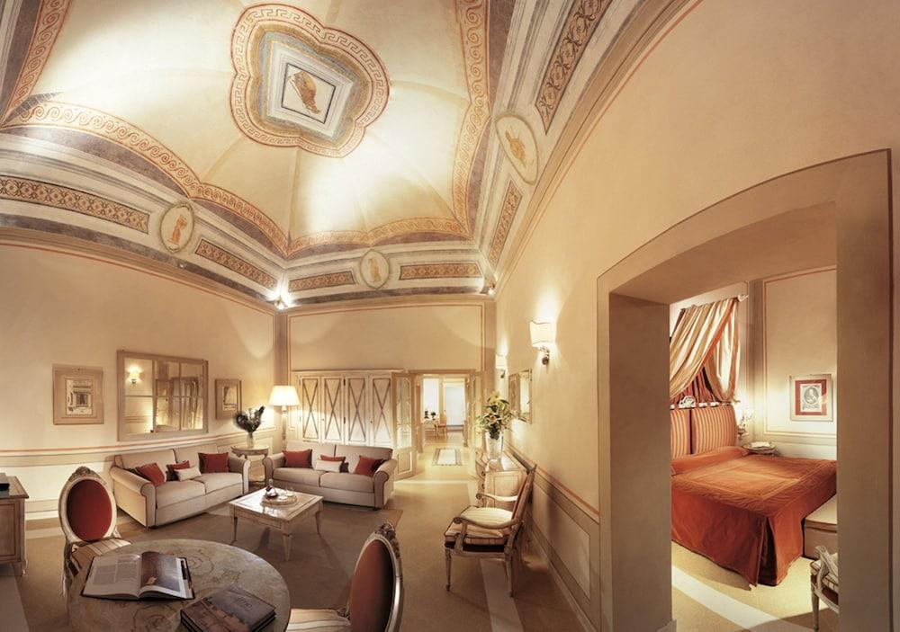 Bagni Di Pisa Palace & Thermal Spa - The Leading Hotels Of The World San Giuliano Terme Bagian luar foto A suite at the Hotel Excelsior