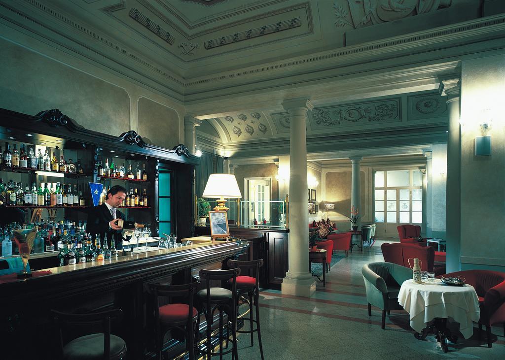 Bagni Di Pisa Palace & Thermal Spa - The Leading Hotels Of The World San Giuliano Terme Bagian luar foto The bar at the Hotel Excelsior