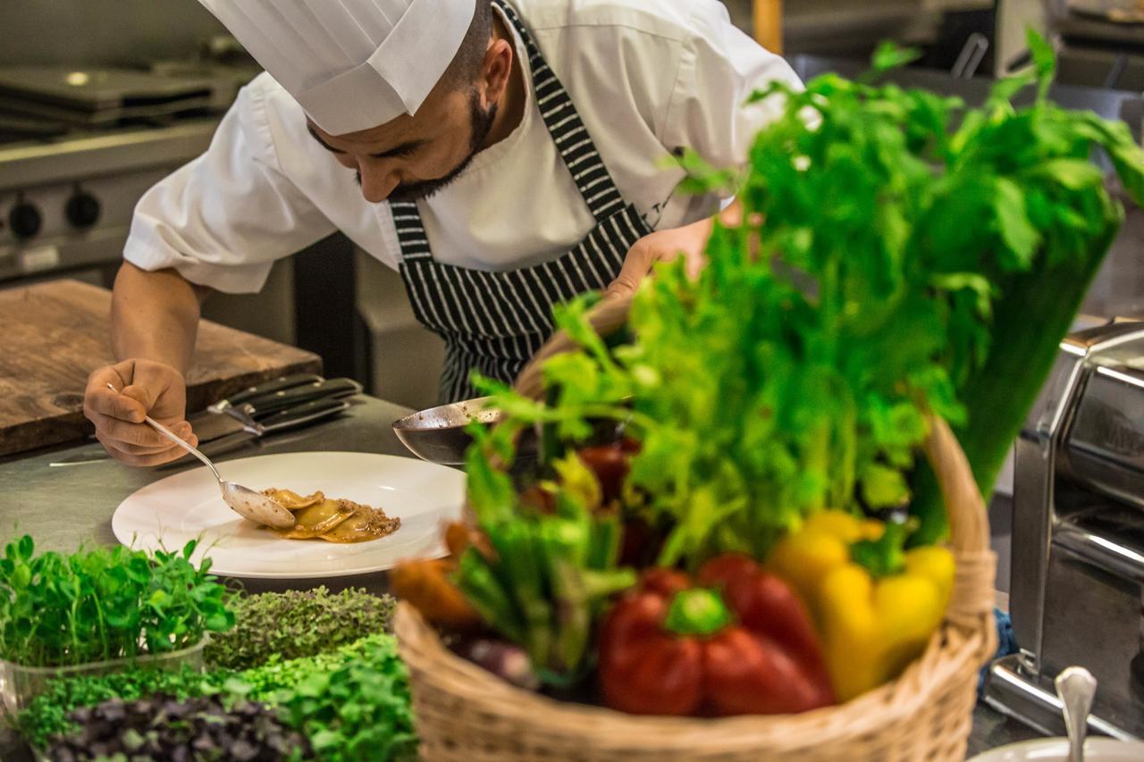 Bagni Di Pisa Palace & Thermal Spa - The Leading Hotels Of The World San Giuliano Terme Bagian luar foto A chef preparing a dish