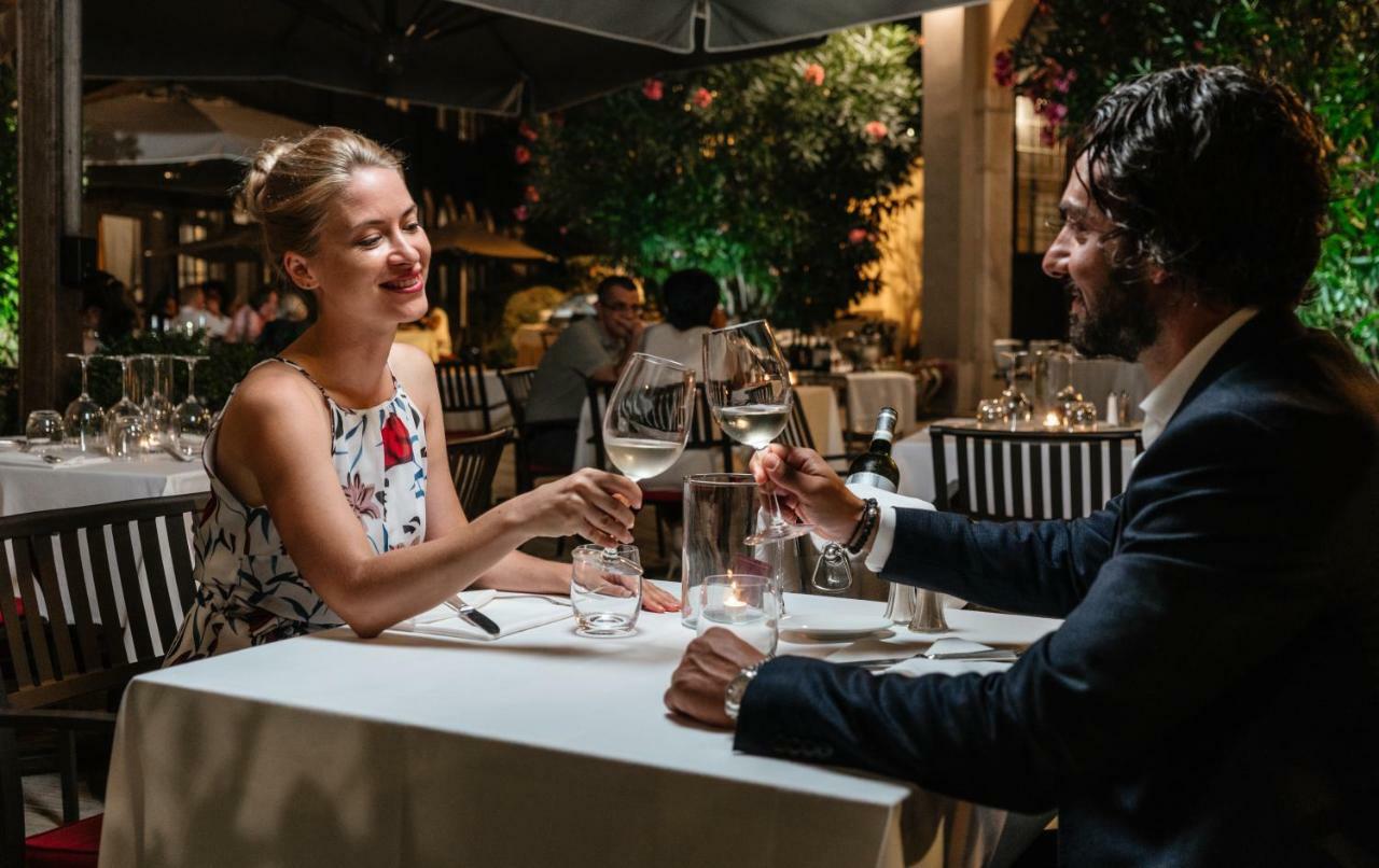 Bagni Di Pisa Palace & Thermal Spa - The Leading Hotels Of The World San Giuliano Terme Bagian luar foto A couple dining at a restaurant